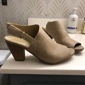 Naturalizer cute open toe! Size 8